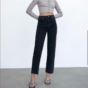 ZARA • Women’s Classic Black Cropped High Waisted Straight Leg Jeans Size 6
